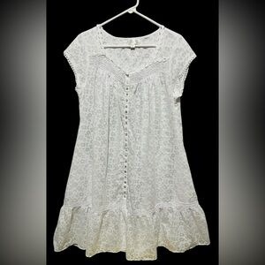 Eileen West Victorian Style Inspired Nightgown/Dress White Side pockets